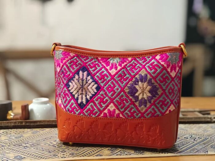 Zhuangbrocade Handmade Messenger Bag - 图片 2