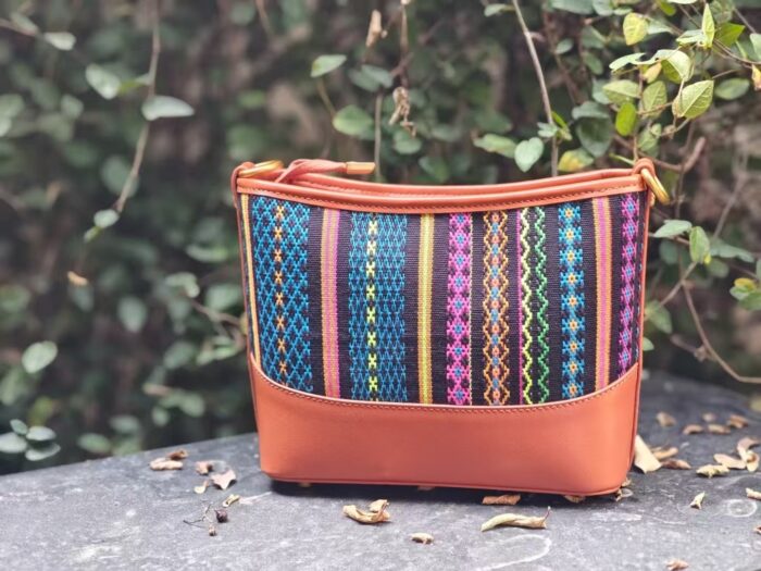 Zhuangbrocade Handmade Messenger Bag - 图片 6