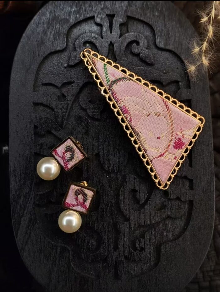 Pink Jade Rabbit Style