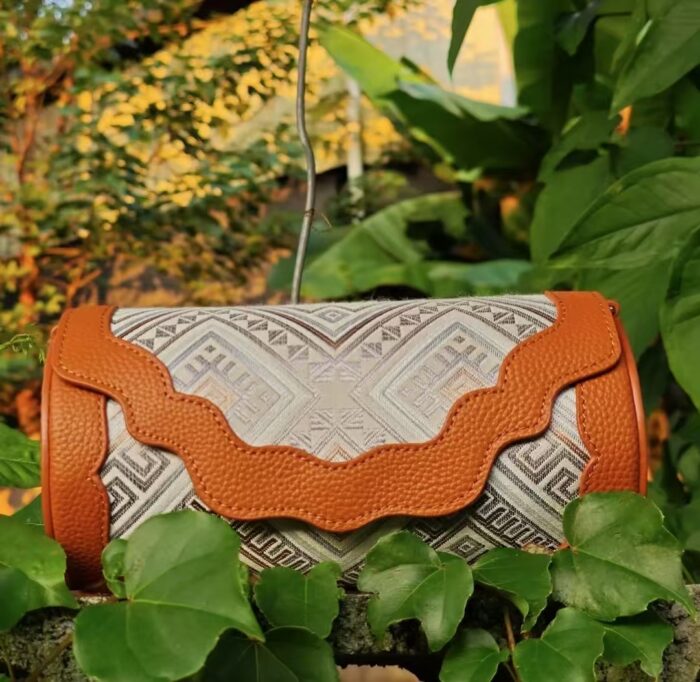 Zhuangbrocade Bronze Drum Lotus Waist Bag - 图片 3