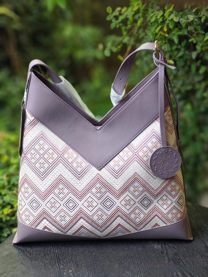 Zhuangbrocade Cowhide Triangle Bag - 图片 6