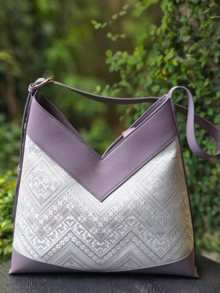 Zhuangbrocade Cowhide Triangle Bag - 图片 3