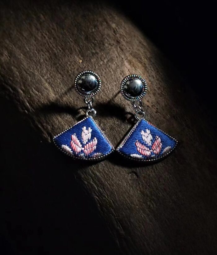 Zhuangbrocade Fan Shaped Earrings - 图片 3