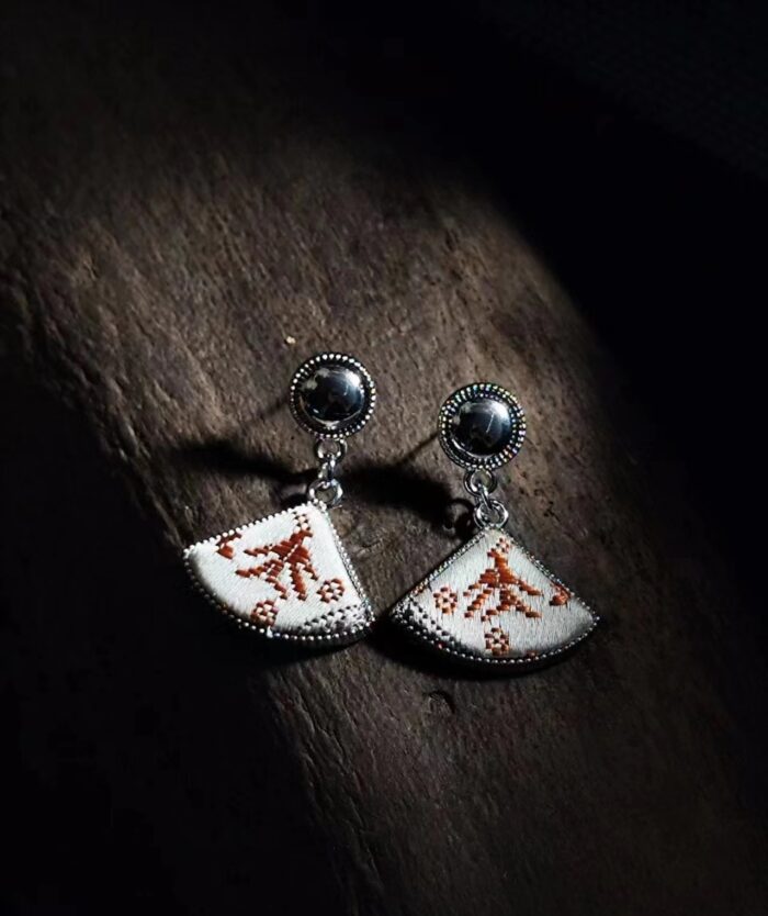 Zhuangbrocade Fan Shaped Earrings - 图片 6