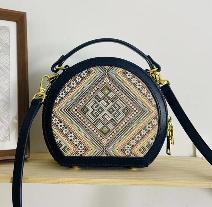 Zhuangbrocade Retro Fashion Round Bag