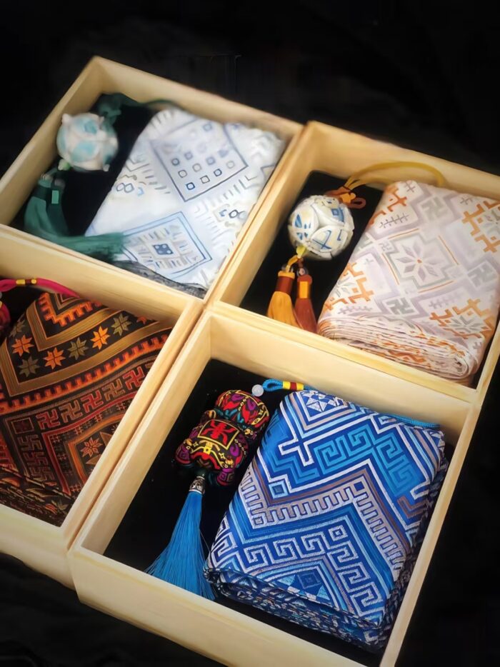 Zhuangbrocade Scarf Gift Box