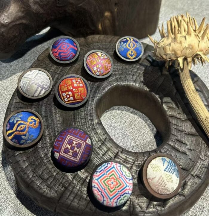Zhuang Brocade Round Button Needle Series - 图片 2