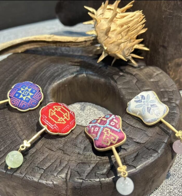 Zhuang Brocade Brooch - 图片 2
