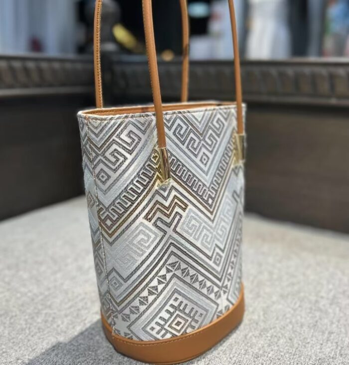 Zhuang Brocade Intangible Cultural Heritage Shoulder Bag - 图片 2