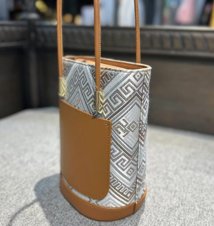 Zhuang Brocade Intangible Cultural Heritage Shoulder Bag - 图片 3