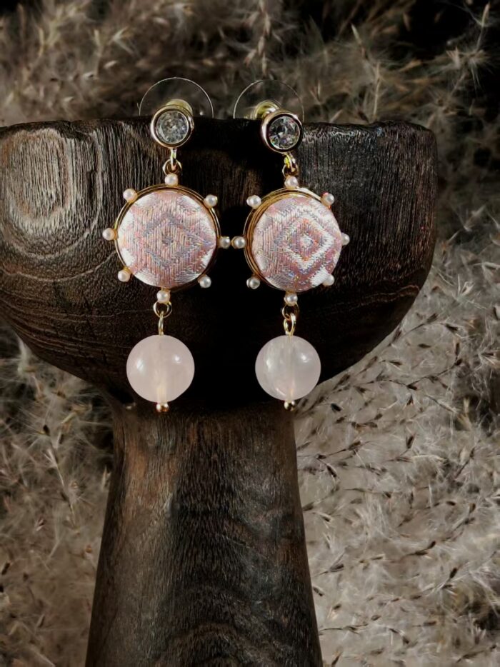 Zhuang Brocade Crystal Pendant Earrings - 图片 2