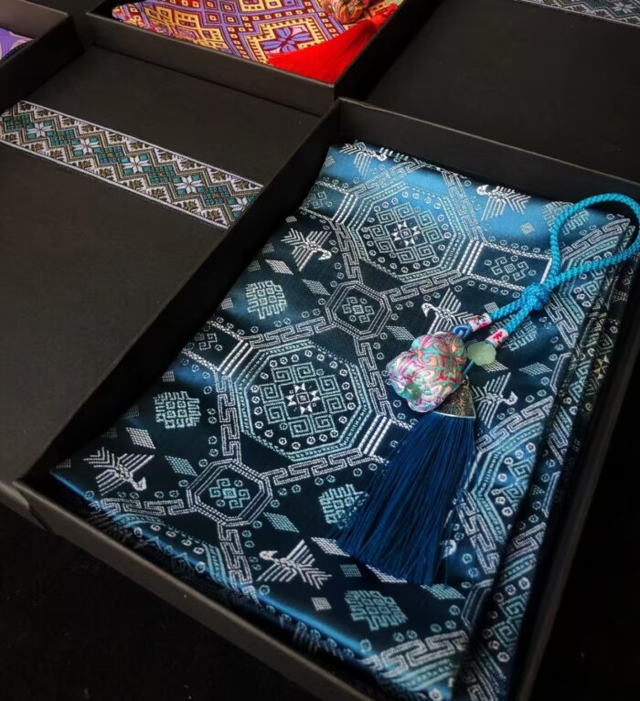 Zhuang Brocade Fashion Scarf Gift Box