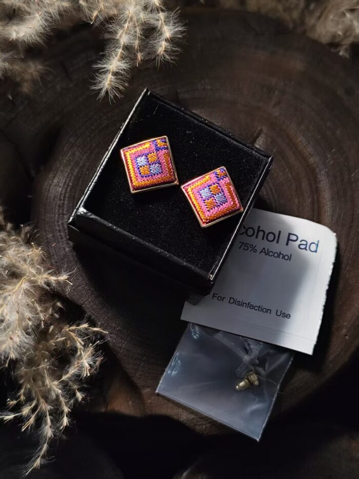 Handmade Brocade Diamond Shaped Earrings - 图片 4