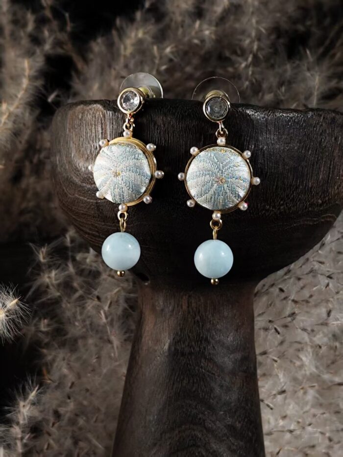 Zhuang Brocade Crystal Pendant Earrings - 图片 4