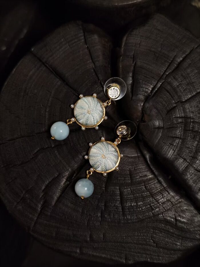 Zhuang Brocade Crystal Pendant Earrings - 图片 3
