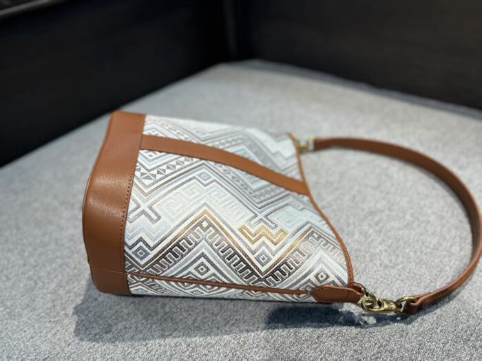Zhuang Brocade Leather Bucket Bag - 图片 3