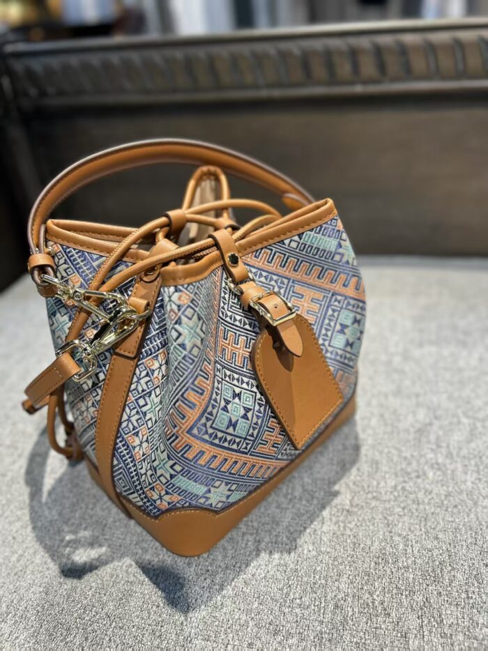 Zhuang Brocade Vintage Drawstring Bucket Bag - 图片 3