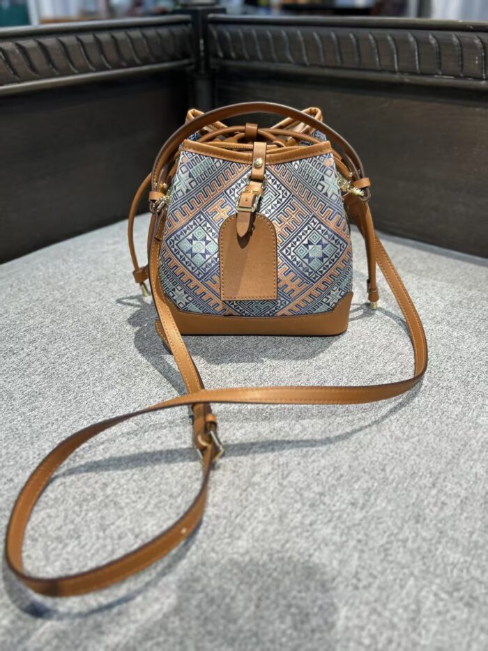 Zhuang Brocade Vintage Drawstring Bucket Bag - 图片 2
