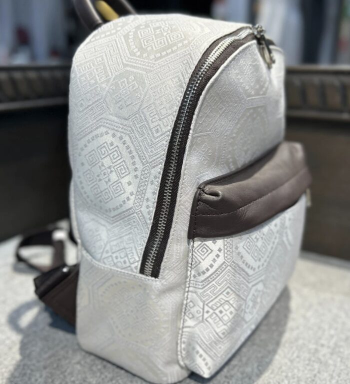 Zhuangbrocade Silver Dragon Backpack - 图片 2