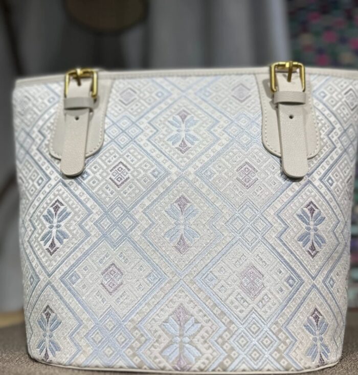 Zhuang Brocade Culture Pattern Tote Bag – Handbag for Daily Travel and Work Use - 图片 2